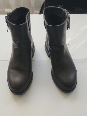 SOUL Naturalizer Black Leather Zip-Back Ankle Booties